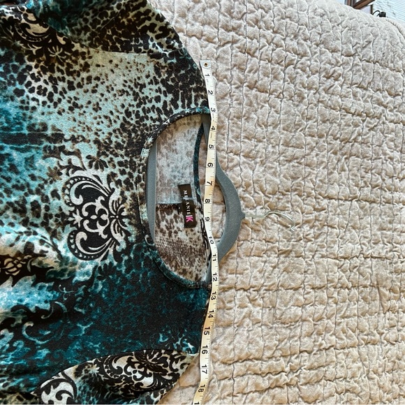 Melanie K lightweight ladies sweater, size small - Picture 3 of 9